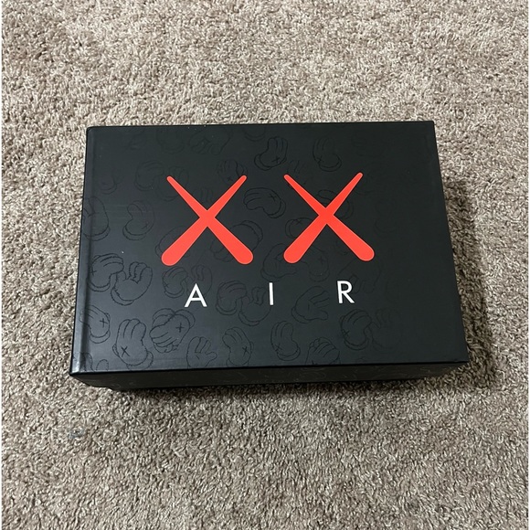 jordan 4 kaws